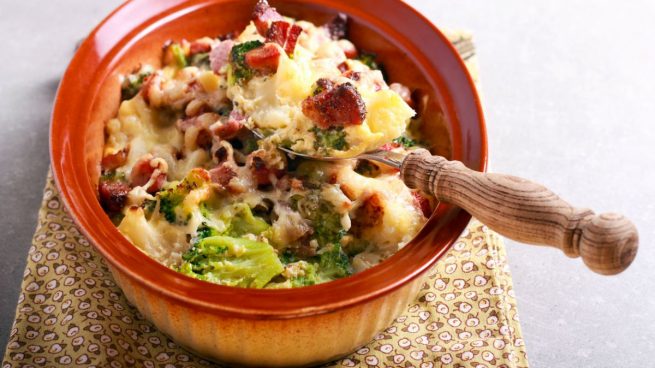 Brócoli con patatas y jamón gratinados